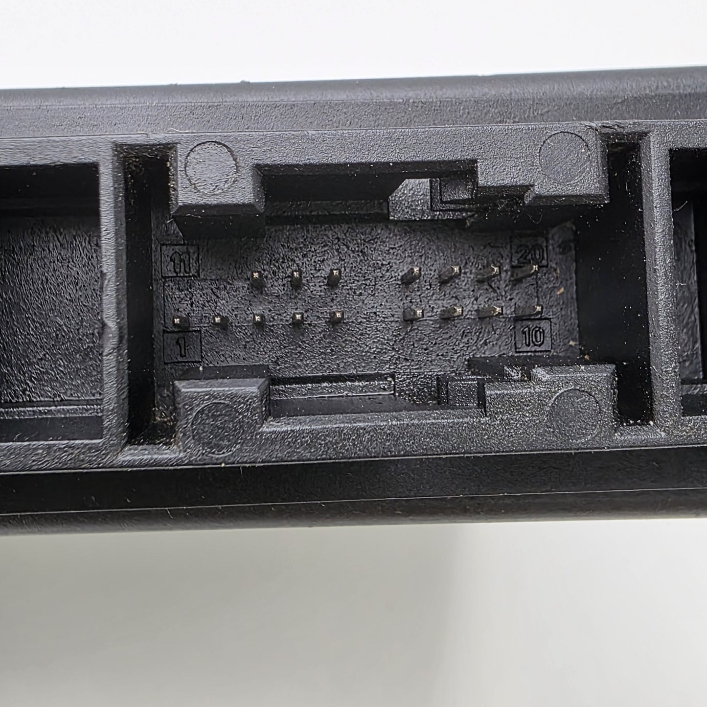 2005-2013 Mercedes-Benz S-Class Rear Seat Control ECU Module A2218708186