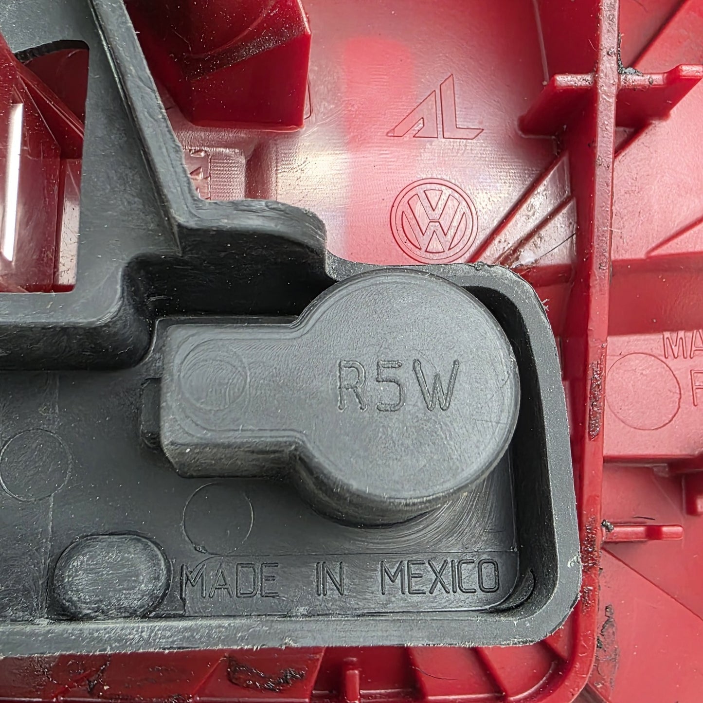2011-2014 Volkswagen Jetta TAIL LIGHT ASSEMBLY DRIVER SIDE LEFT INNER 5C6945259A