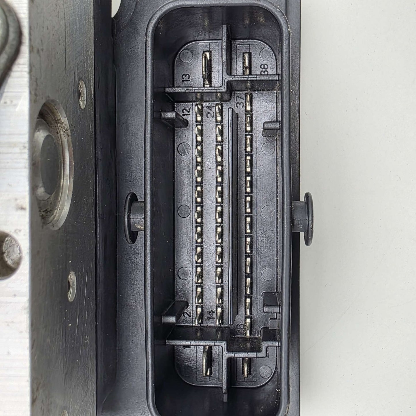 2014-2017 Maserati Ghibli ABS Anti Lock Brake Pump Module 2265106516