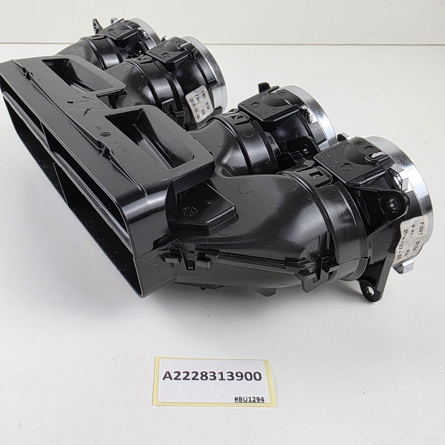 2014-2020 Mercedes-Benz S-Class W222 FRONT CENTER DASH AC AIR VENT A2228313900