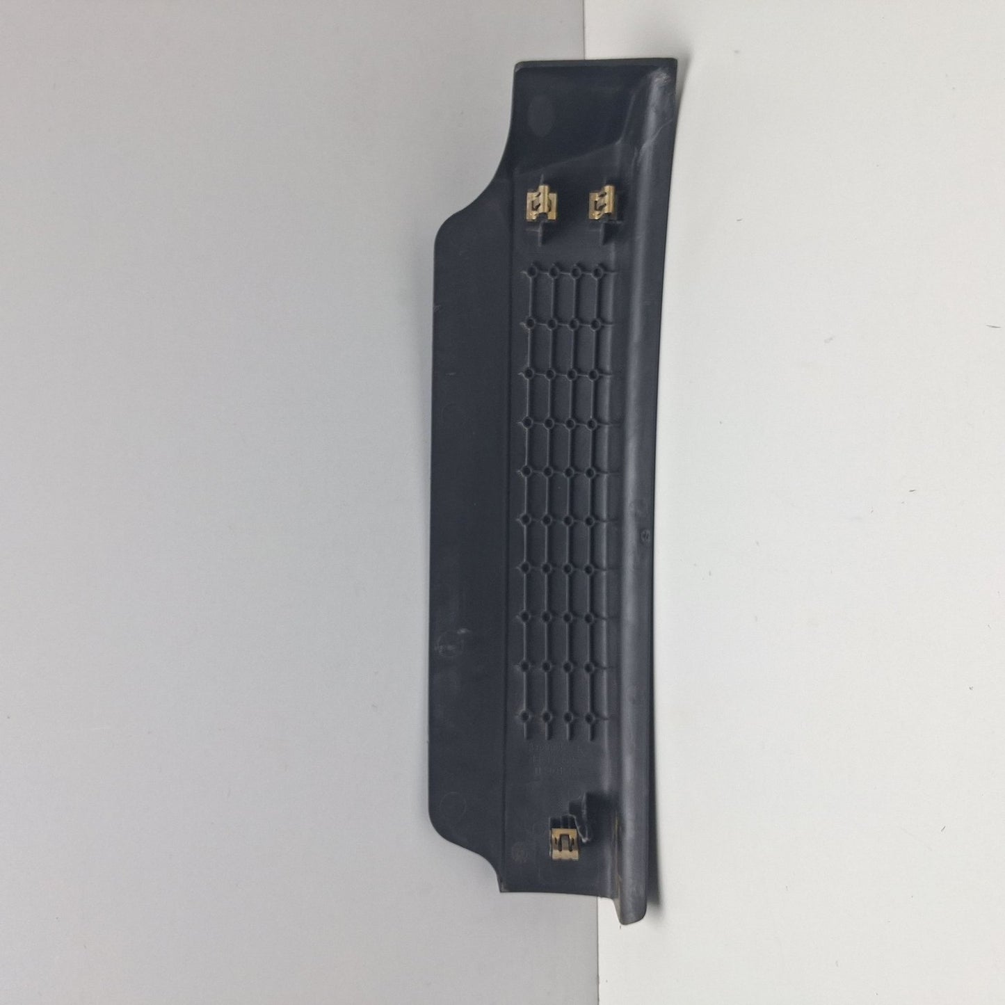 2013-2018 Cadillac ATS Front Right Seat Closure Cover Trim 2309089
