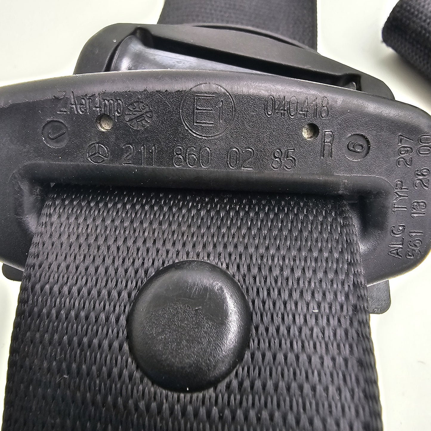 2002-2006 Mercedes-Benz E-Class Front Seat Belt Right 2118600285