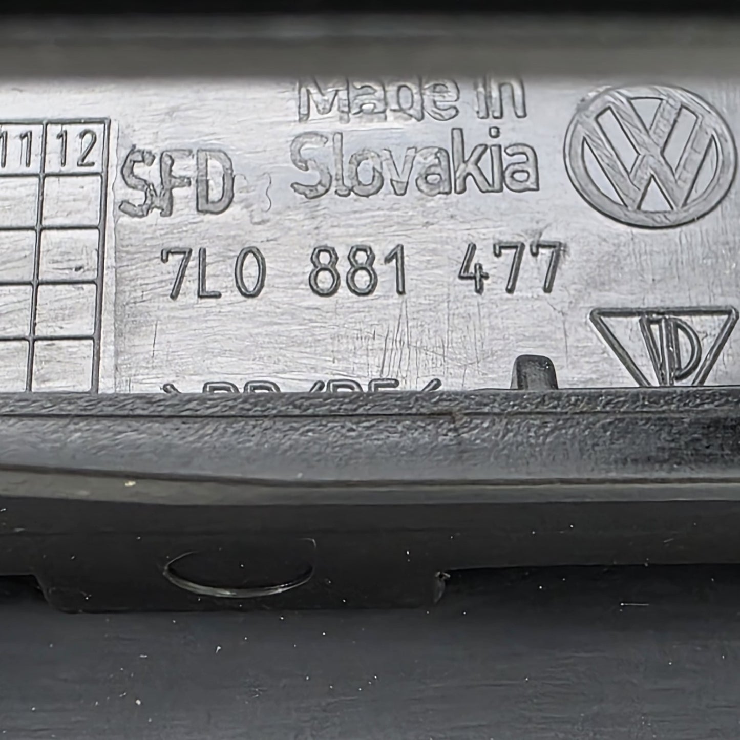 2004-2007 Volkswagen Touareg Front Left Driver Seat Rail Trim Cover 7L0881477