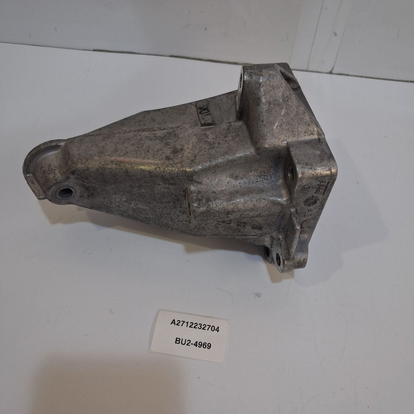 2011-2013 Mercedes-Benz E Engine Mount Bracket Left A2712232704