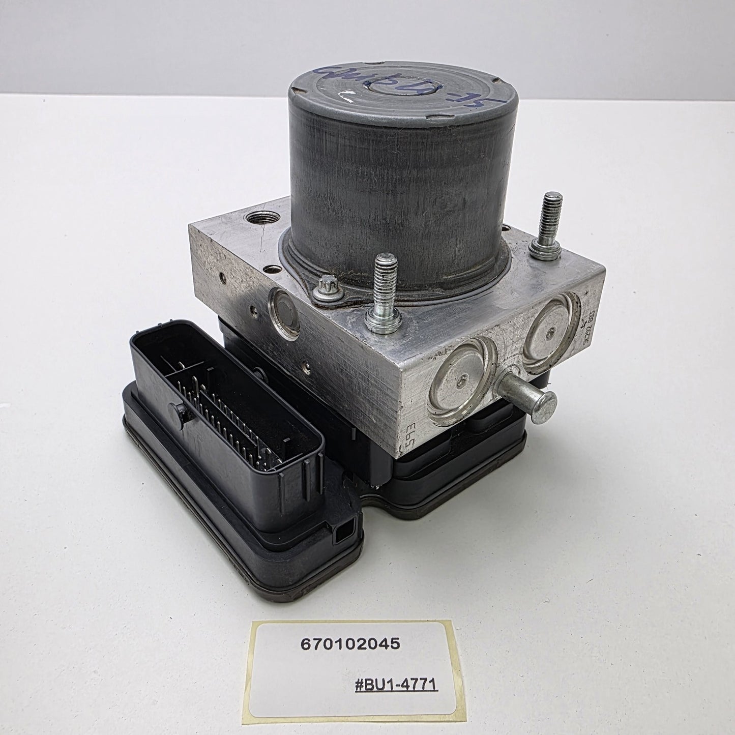 2017-2023 Maserati Levante ABS Brake Pump Module 670102045