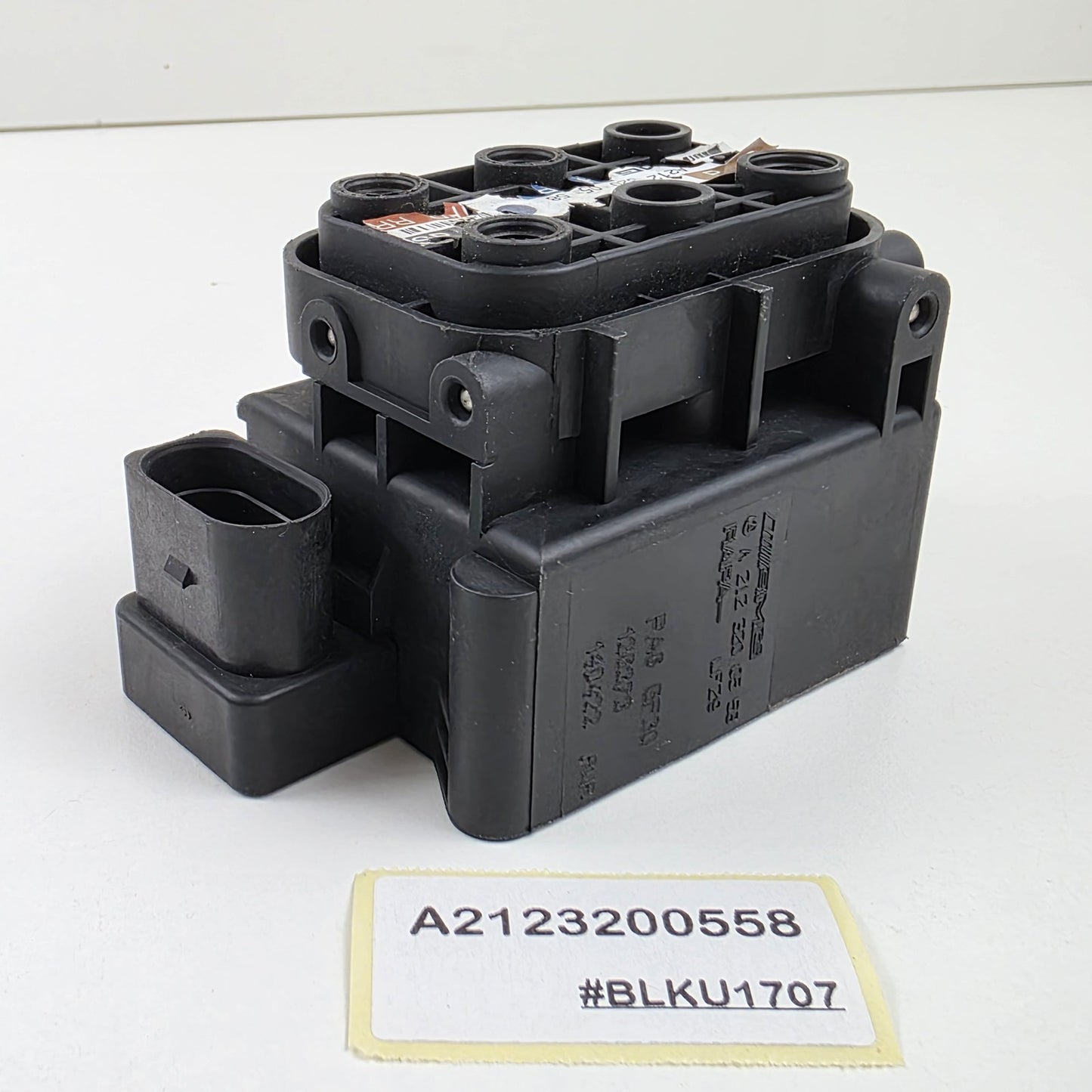 2009-2016 Mercedes-Benz E-Klasse S212 Air Suspension Leveling Valve A2123200558