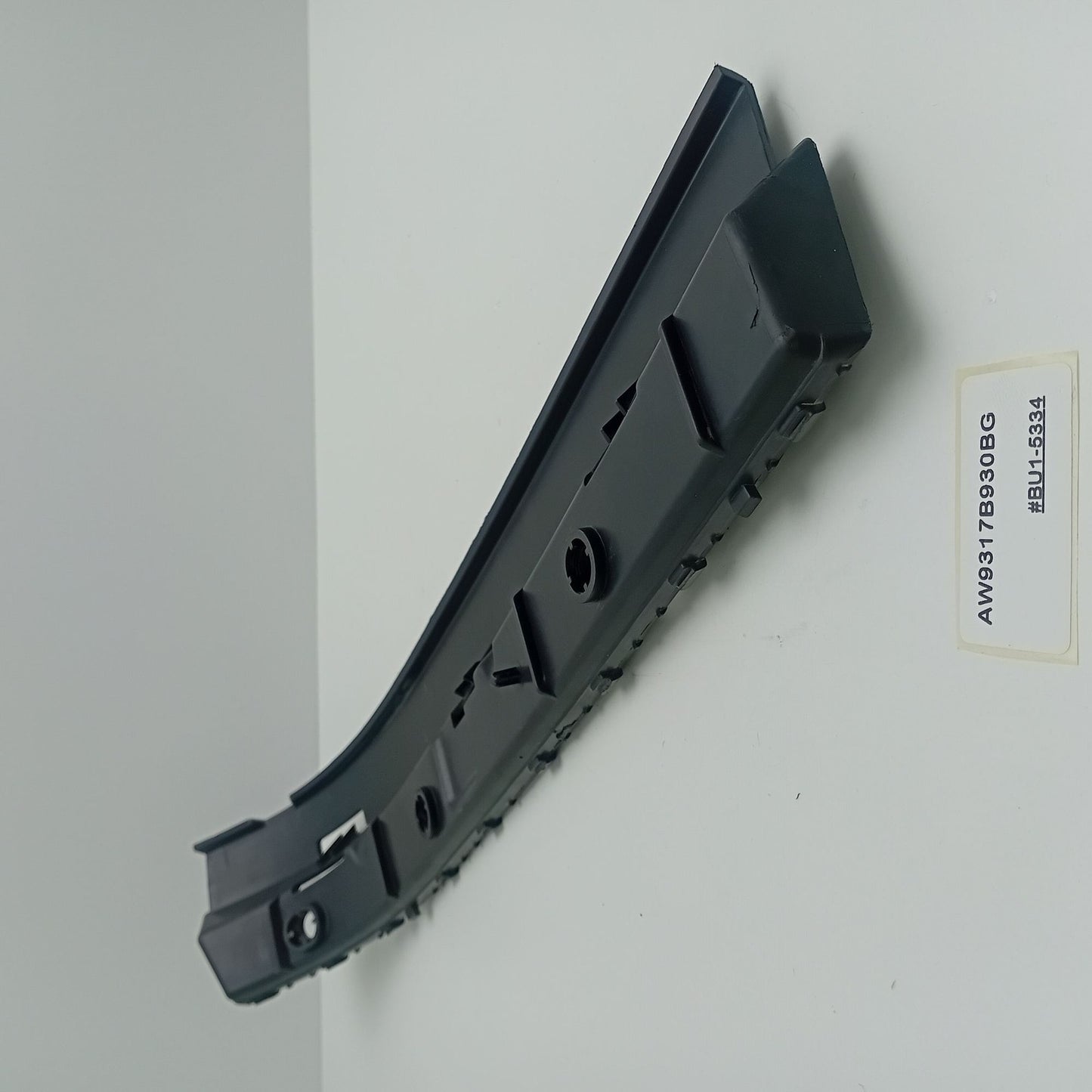 2010-2018 Jaguar XJ Rear Right Bumper Mounting Bracket AW9317B930BG