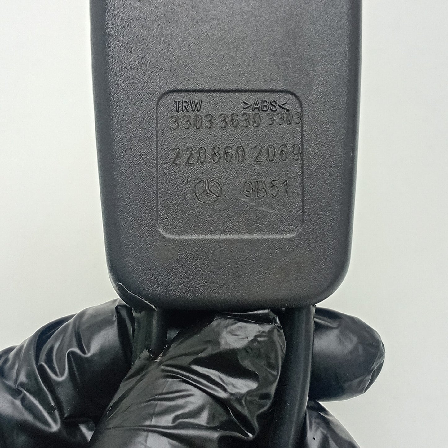 2000-2006 Mercedes-Benz S600 Rear Right & Center Seat Belt Buckle 2208602069