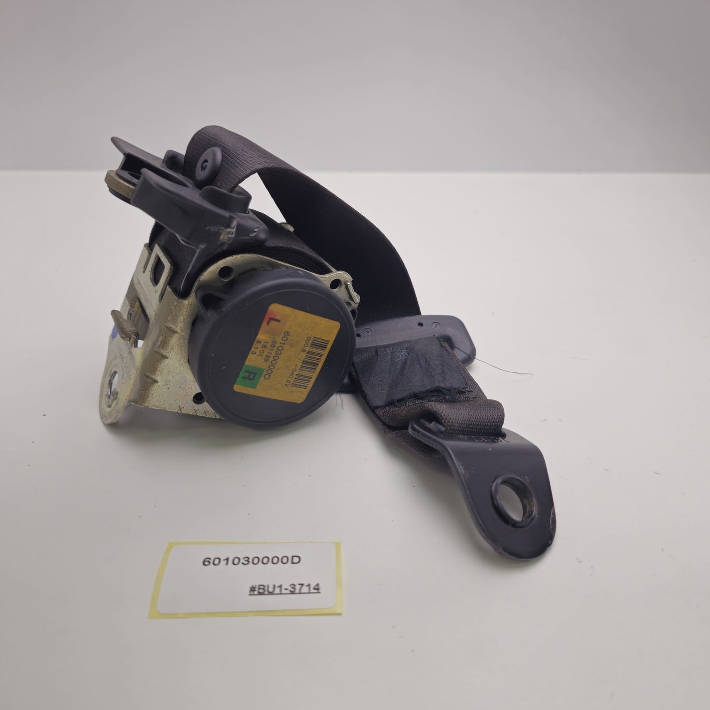 2006-2015 MINI One Rear Right Side Safety Seat Belt Mechanism 601030000D