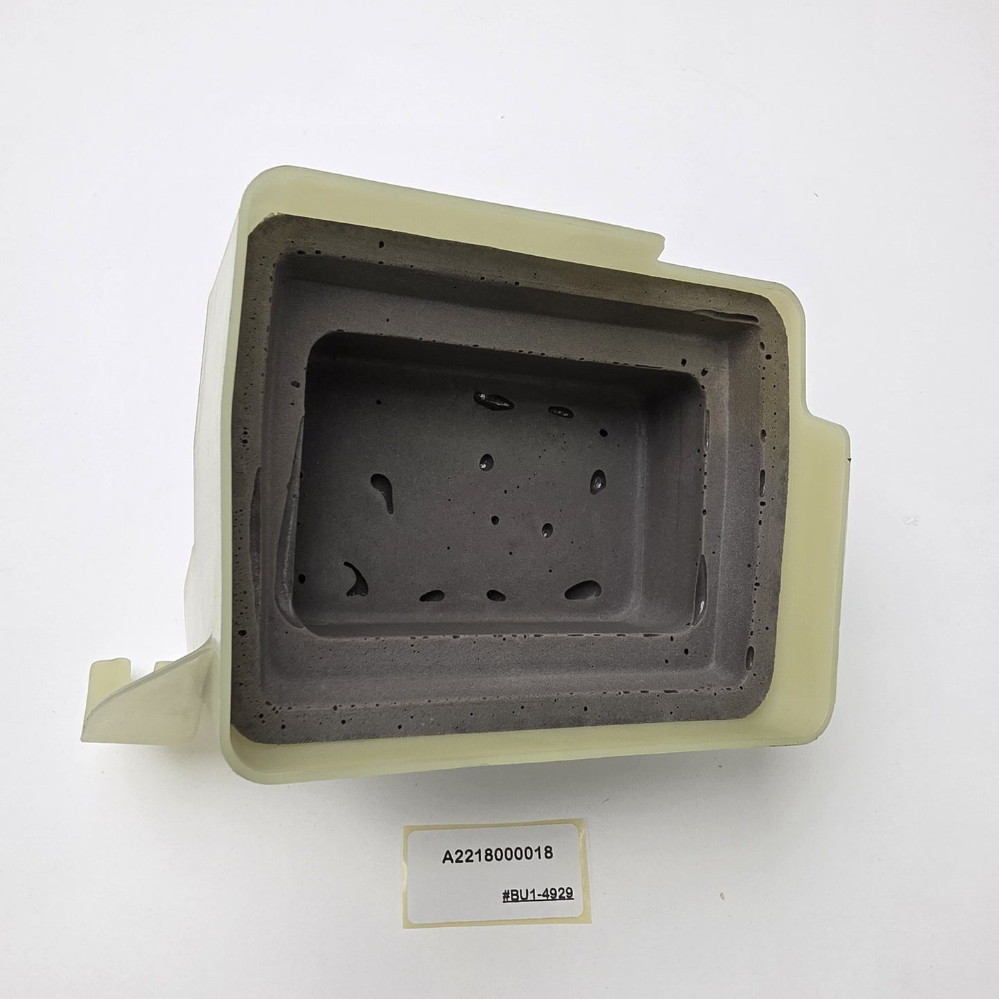 2006-2013 Mercedes-Benz S-Class VACUUM PUMP BRACKET A2218000018