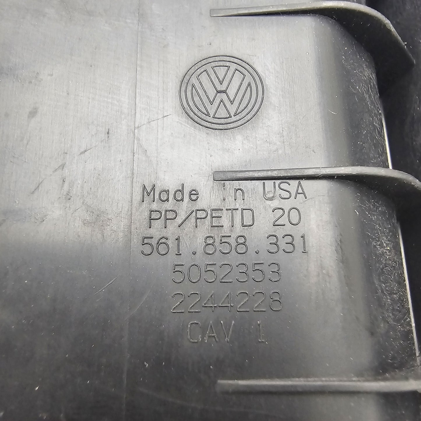 2012-2016 Volkswagen Passat Console Compartment 561858331