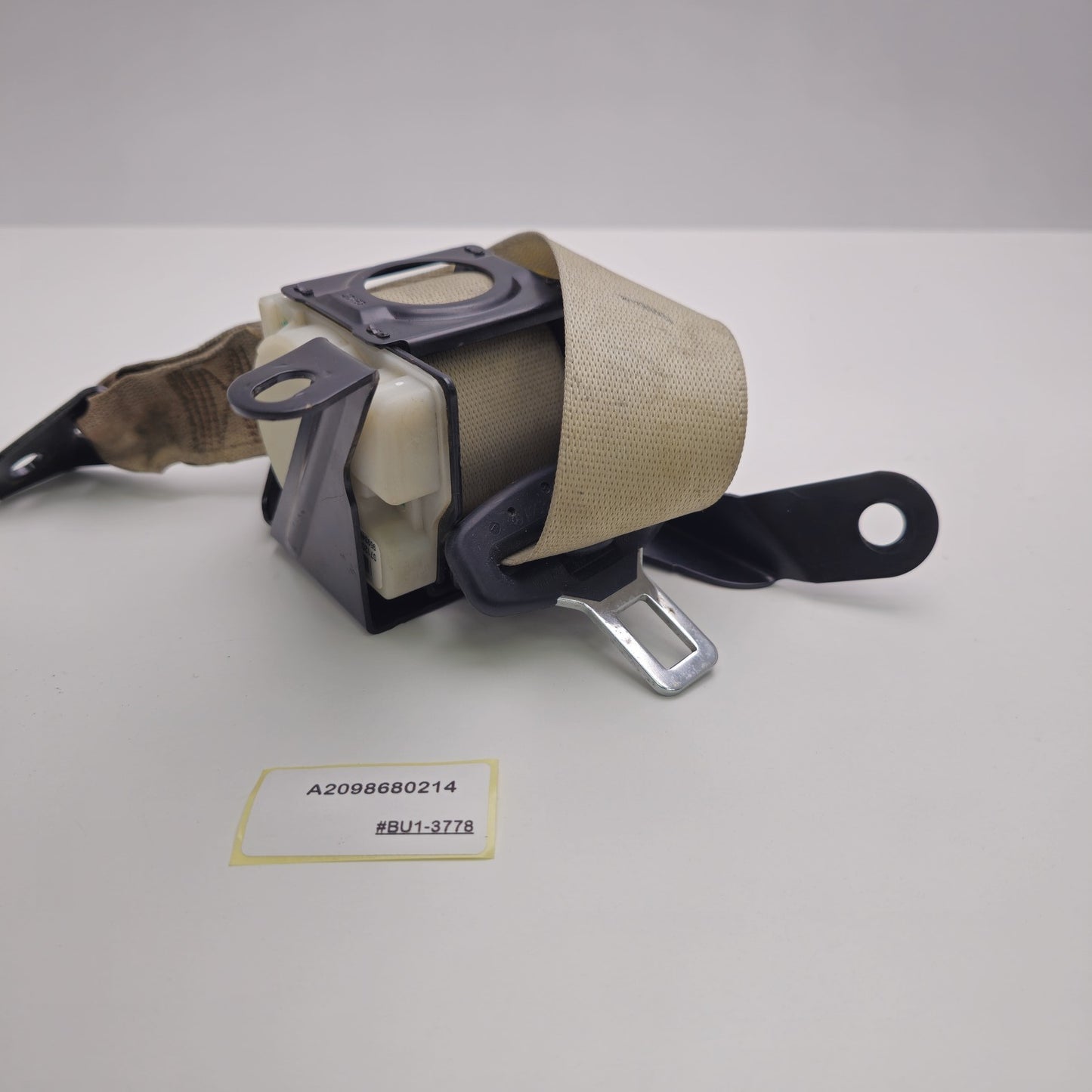 2003-2009 Mercedes-Benz W209 REAR RIGHT SEAT BELT A2098680214
