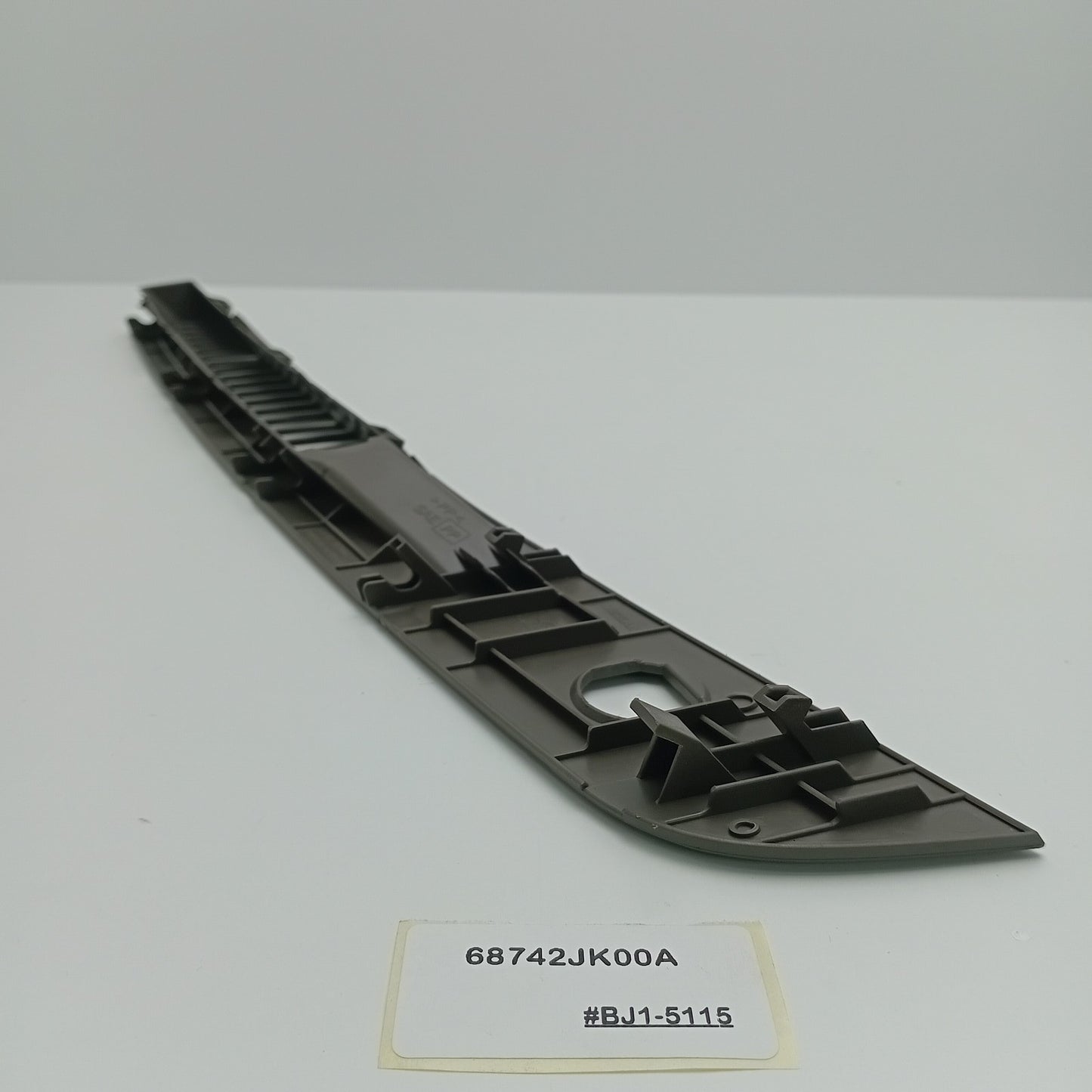 2008-2013 Infiniti G37 GRILLE-FRONT DEFROSTER,RH 68742JK00A