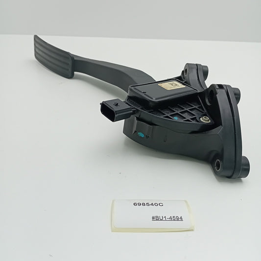 2015 Land Rover Range Rover Accelerator throttle pedal 698540C