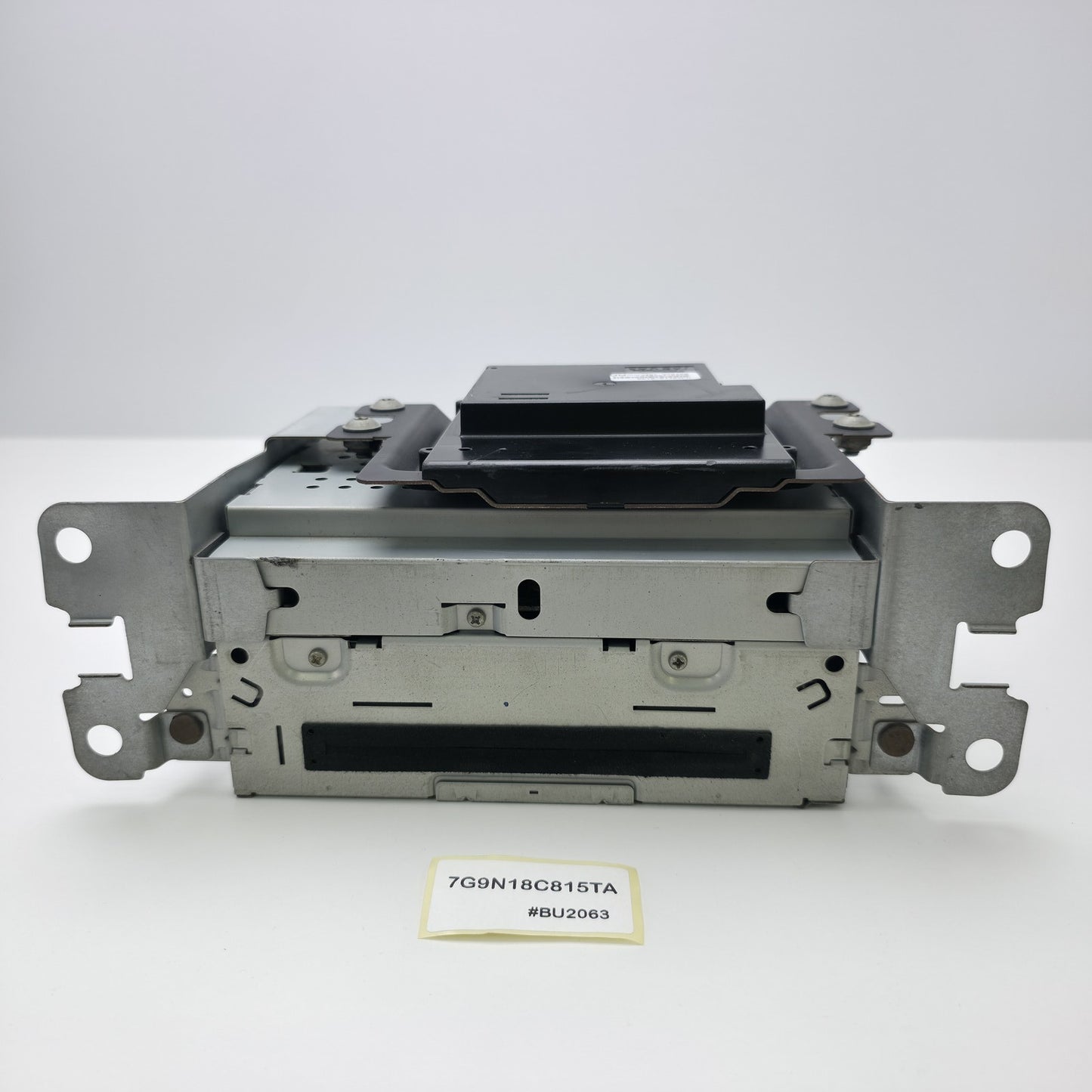2008-2013 Land Rover LR2 Radio CD Player 6 Disc Changer 7G9N18C815TA