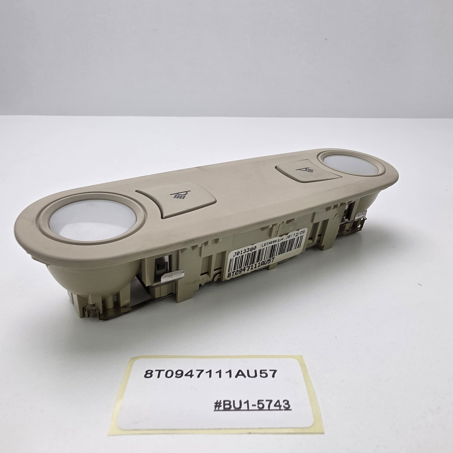 2010-2016 Audi Q5 Rear Dome Light Assembly 8T0947111AU57