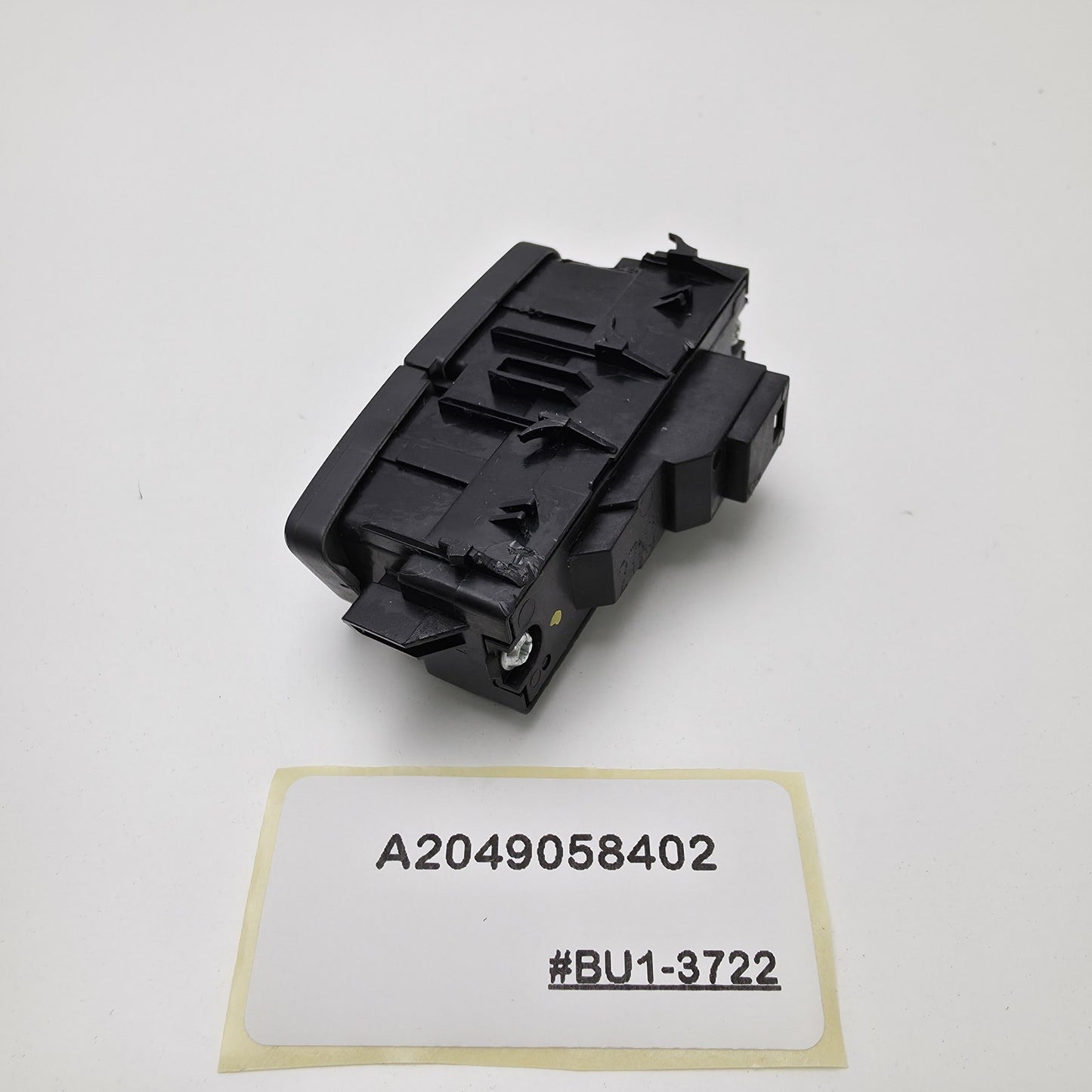 2016-2019 Mercedes-Benz GLS Left Door Lock Button A2049058402