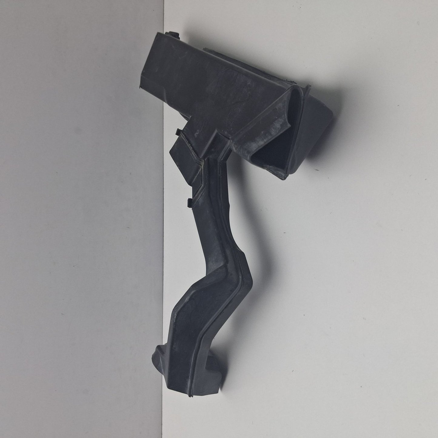 2007-2014 Mercedes-Benz C-Class Stove Duct A2048322025