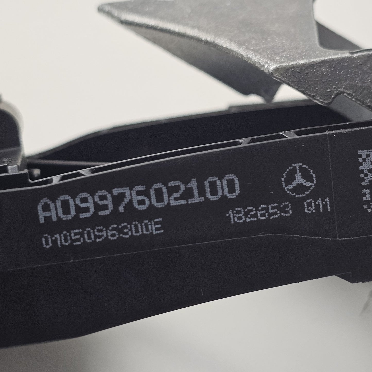 2015-2017 Mercedes-Benz GLC Door Handle Bracket Left A0997602100