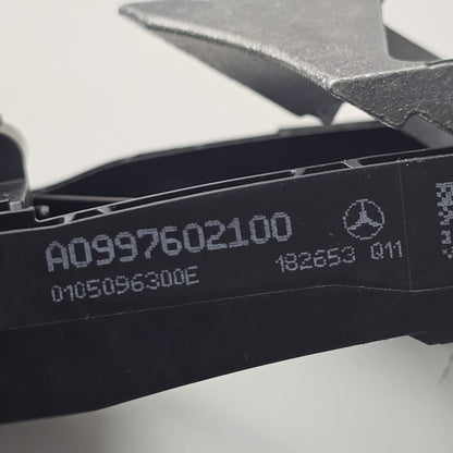 2015-2017 Mercedes-Benz GLC Door Handle Bracket Left A0997602100