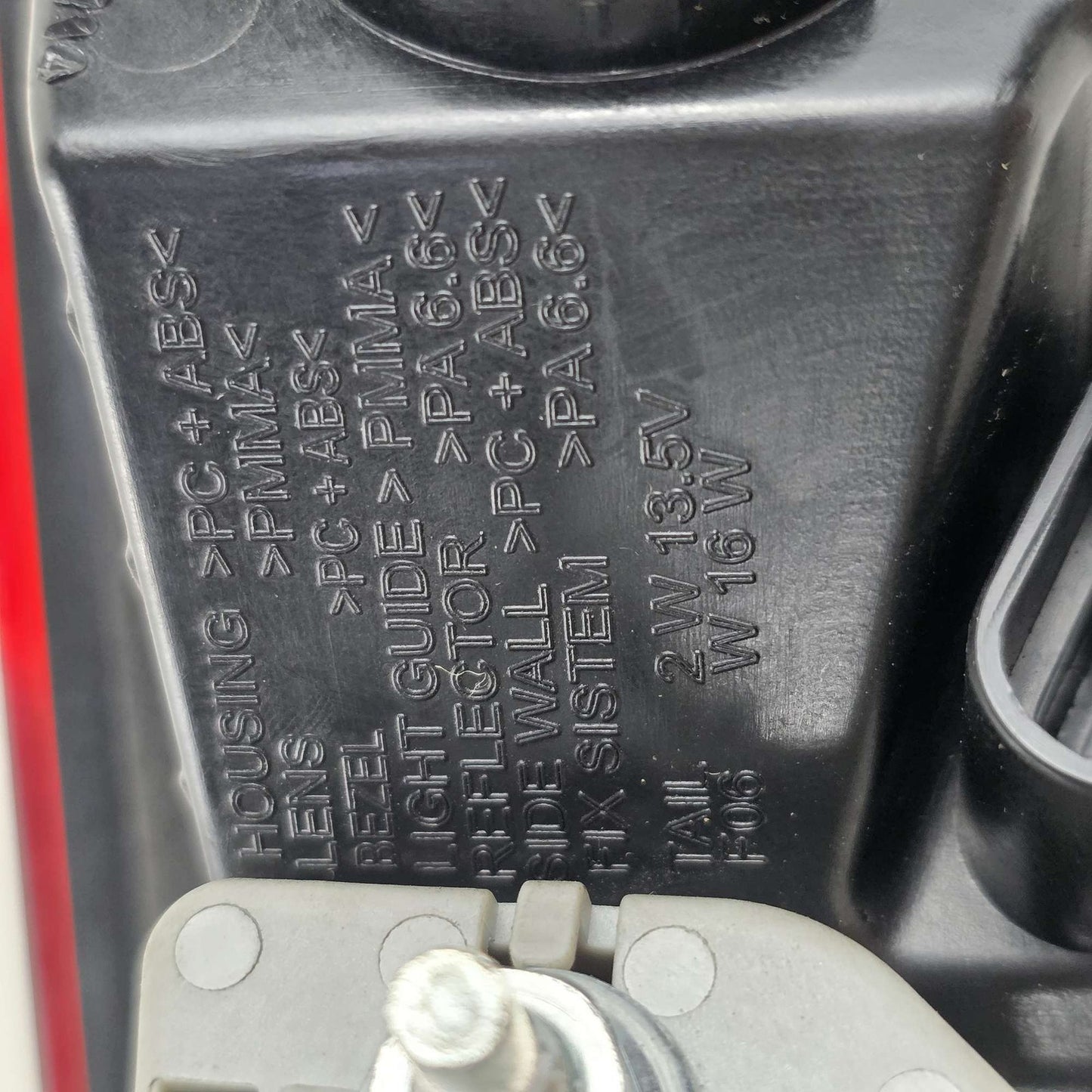 2014-2018 Maserati Ghibli REAR LEFT INNER TAILLIGHT 06700046820