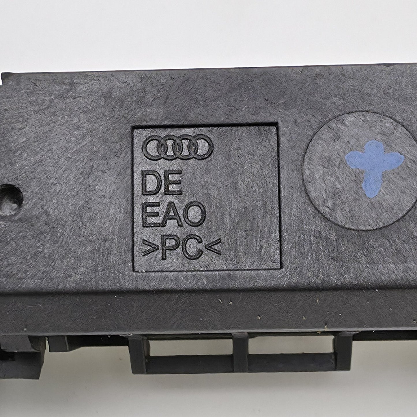 2011-2018 Audi S8 Dashboard Air Vent Adapter 4H0820911C
