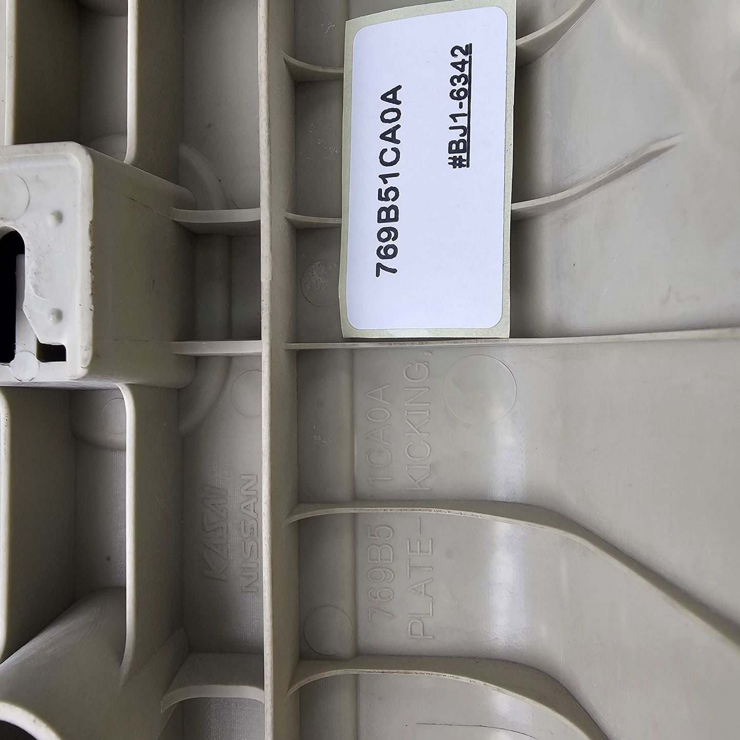 2008-2015 Infiniti FX Front LH Plate-Kicking 769B51CA0A