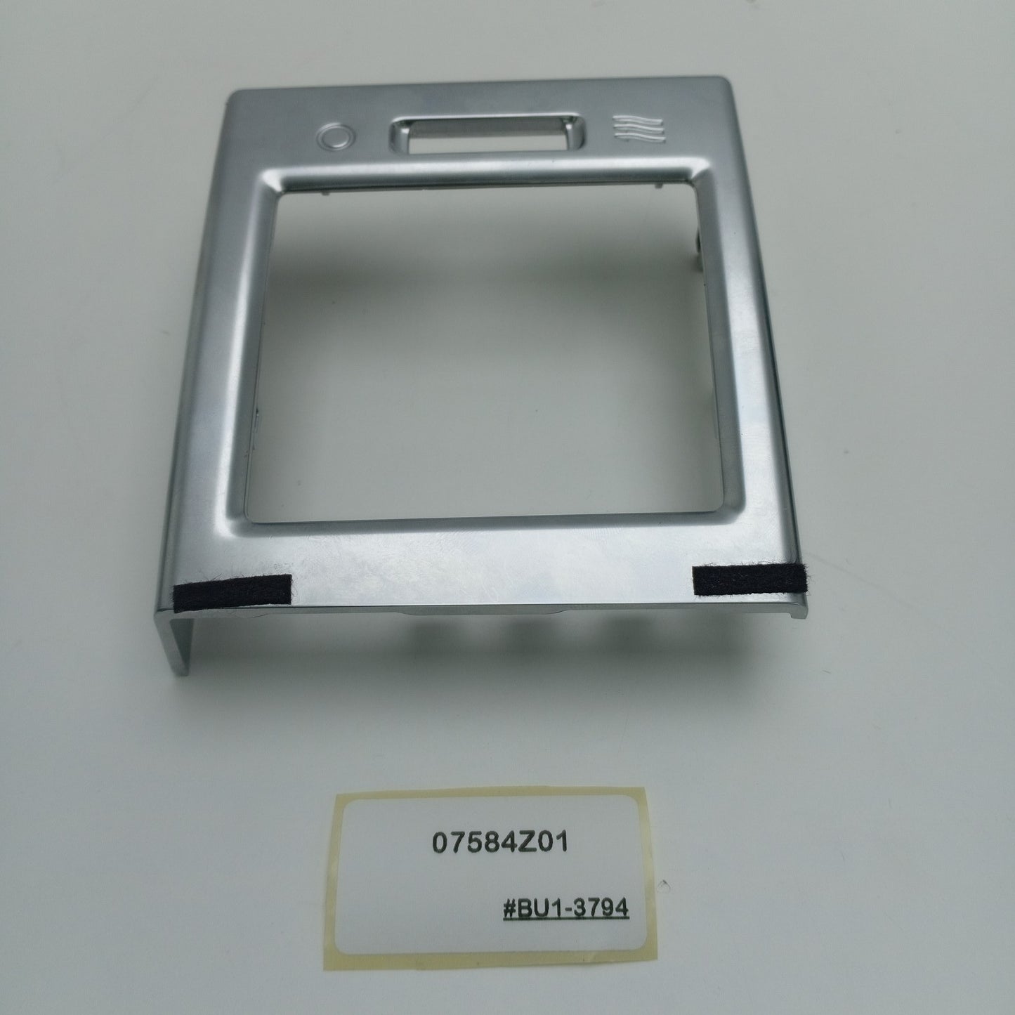 2004-2009 Land Rover Discovery III Vent Trim 07584Z01