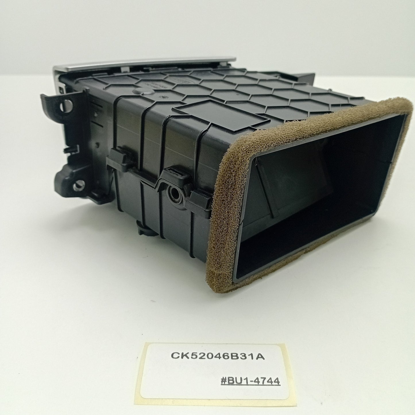 2014-2018 Land Rover Range Rover L405 DASHBOARD SIDE AIR VENT TRIM CK52046B31A