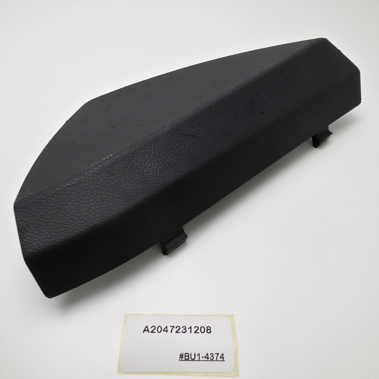 2007-2014 Mercedes Benz C Front Right Door Panel Cover Trim A2047231208