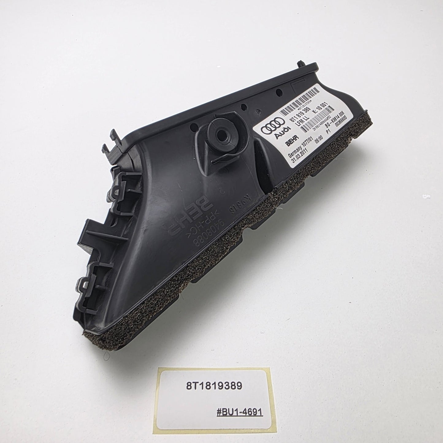 2008-2017 Audi A4 Center Dash Air Duct 8T1819389