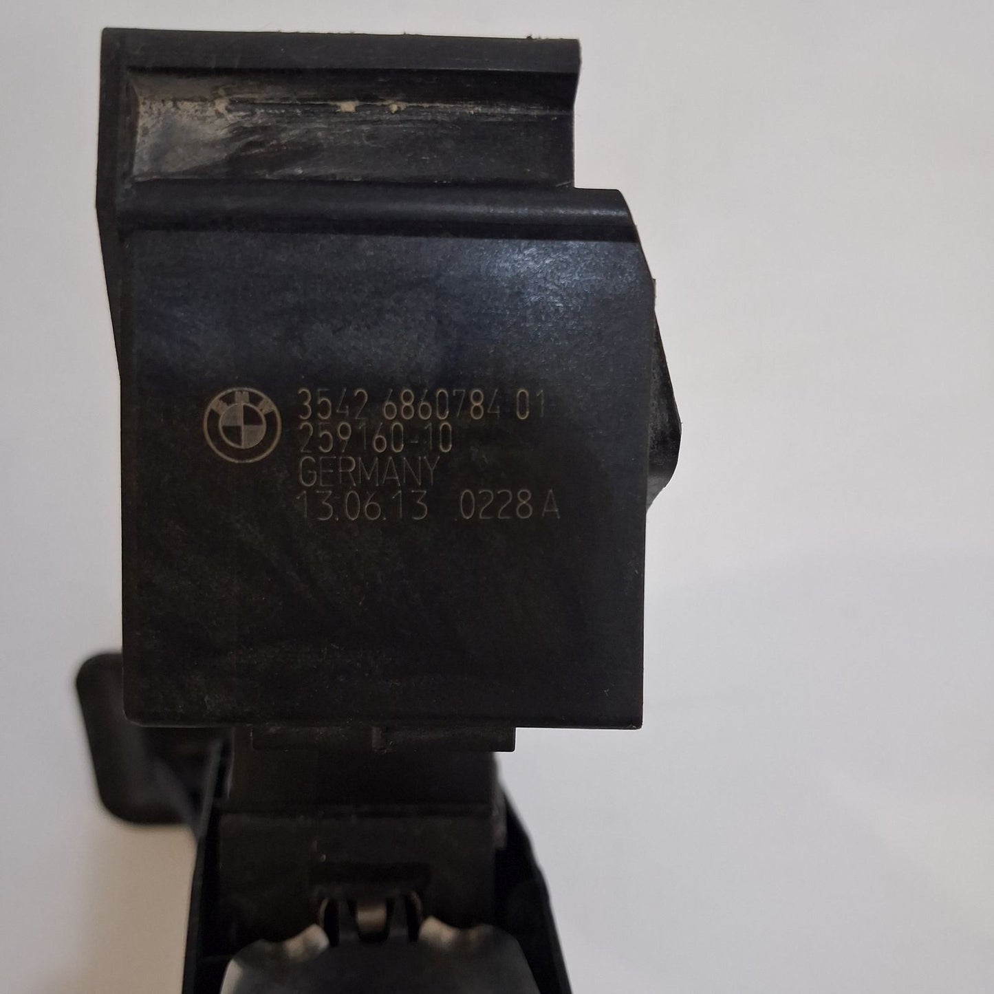 2011-2019 BMW 7 Series Accelerator Throttle Pedal 686078401