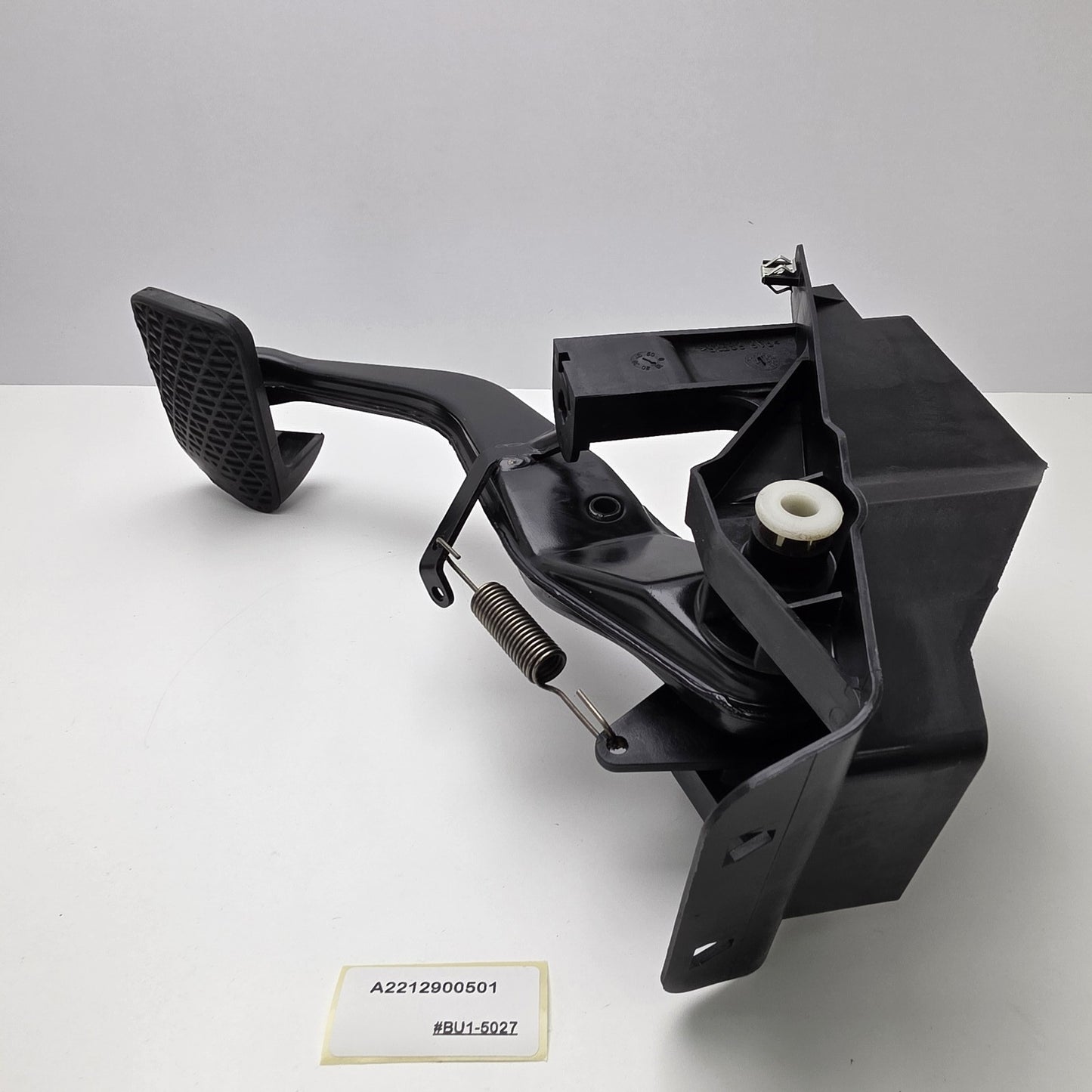 2005-2013 Mercedes-Benz S-Class Brake pedal A2212900501