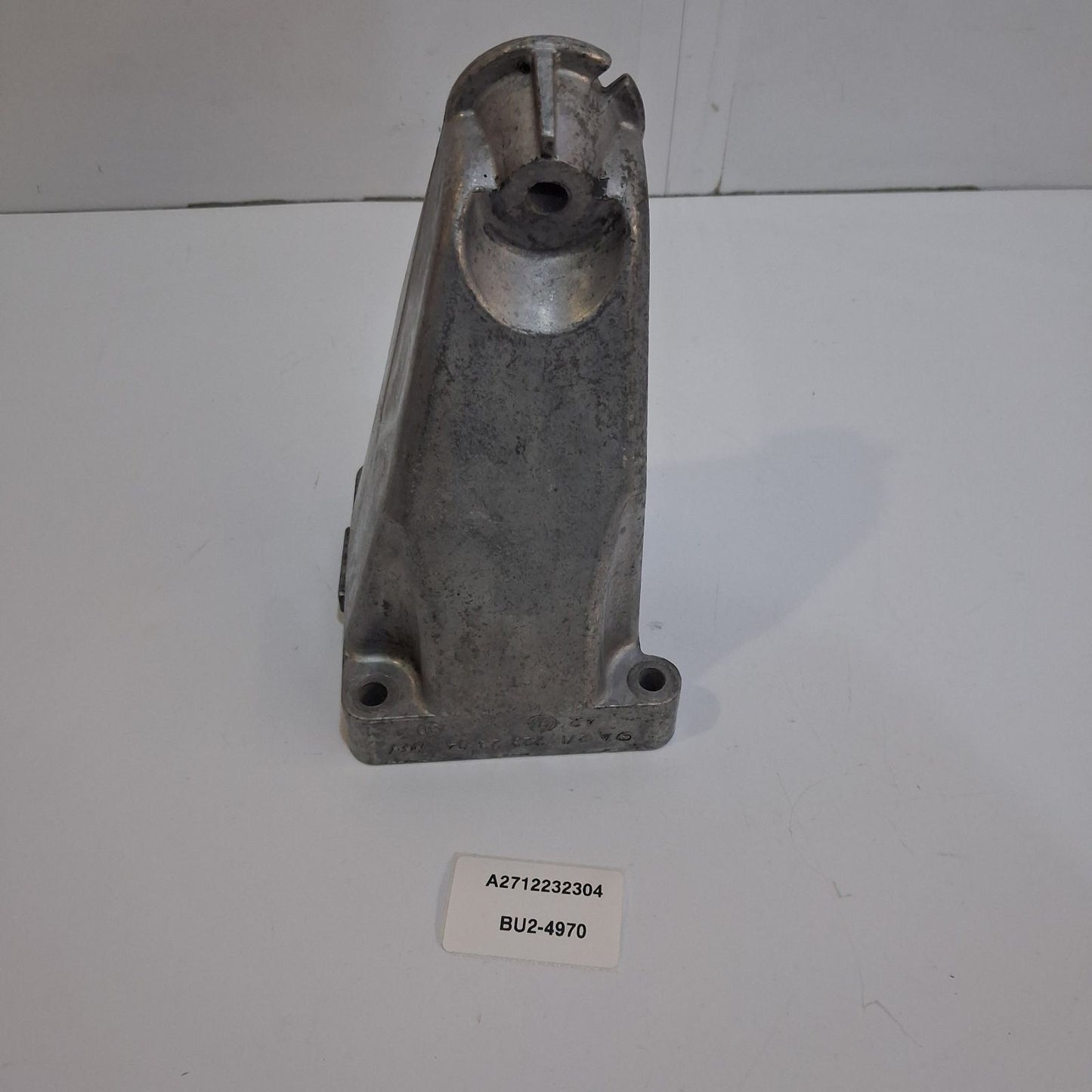 2009-2016 Mercedes-Benz E Engine Mount Bracket Right A2712232304