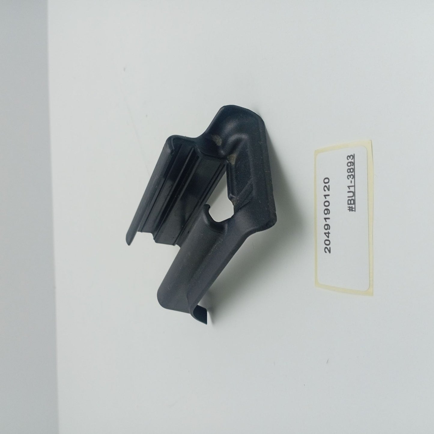 2008-2014 Mercedes-Benz C350 FRONT LEFT SEAT RAIL COVER TRIM 2049190120