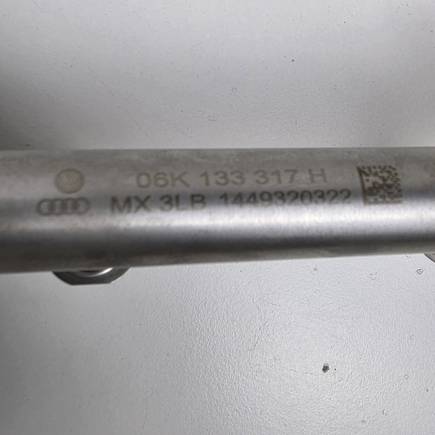 2014-2020 Volkswagen Atlas Fuel Distributor Rail 06K133317H