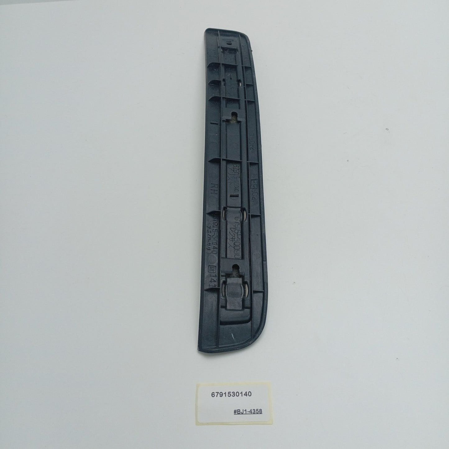 1997-2005 Toyota Aristo REAR DOOR SCUFF PLATE OUTSIDE RH 6791530140