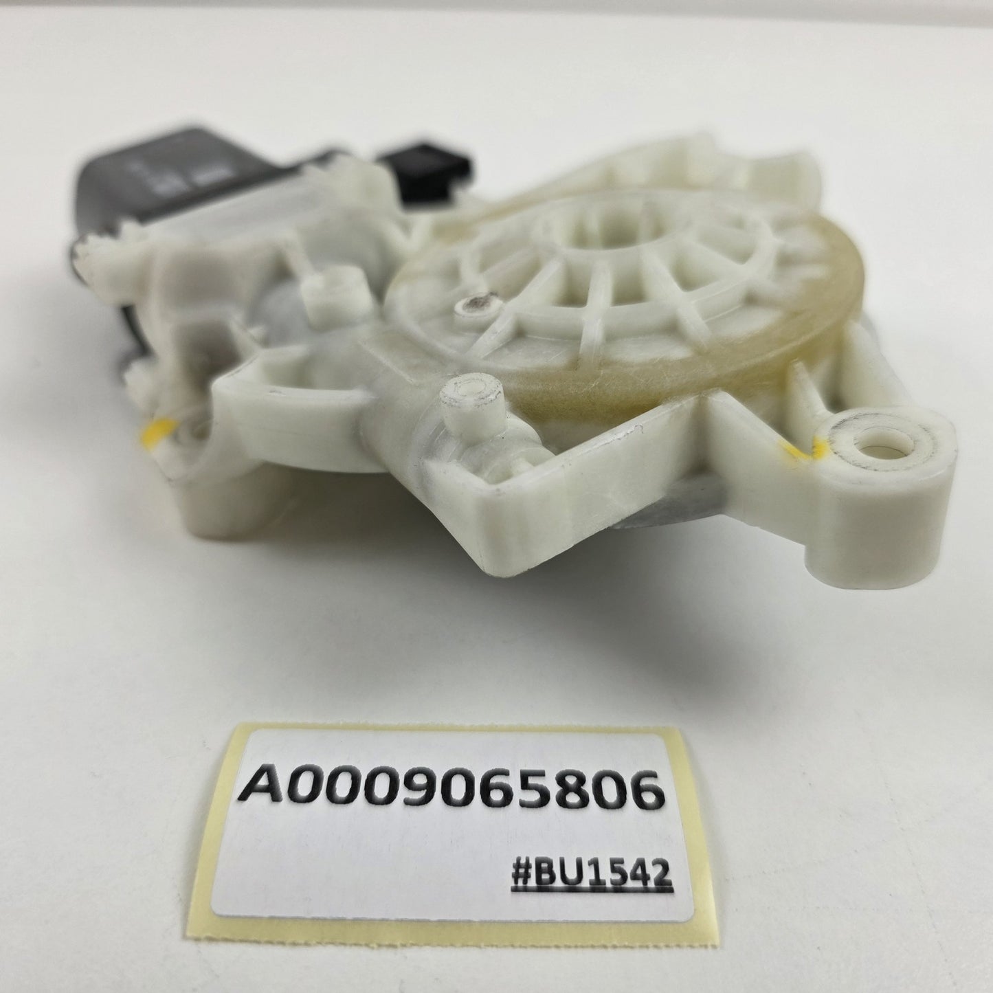 2018-2020 Mercedes-Benz GLA Front Left Door Window Regulator Motor A0009065806