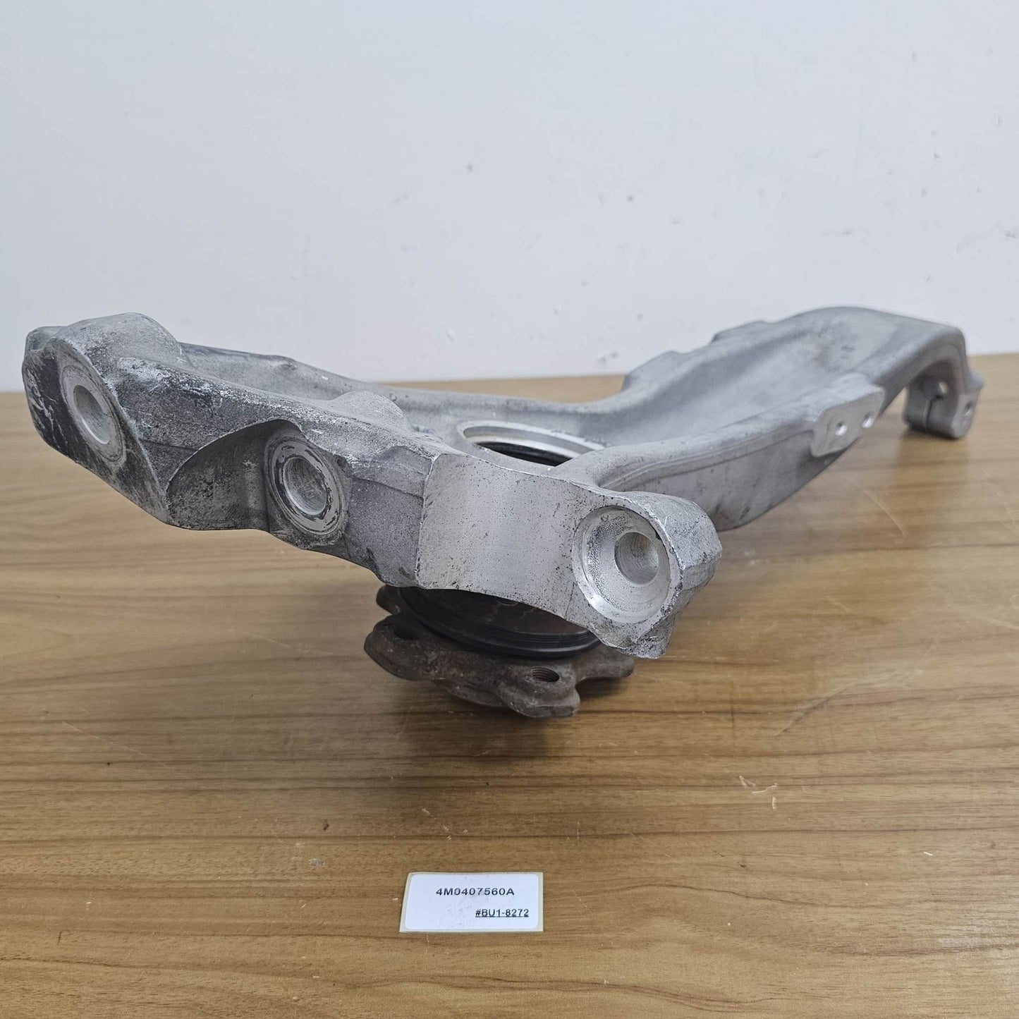 2021 Lamborghini Urus Rotary Fist Front Right 4M0407560A
