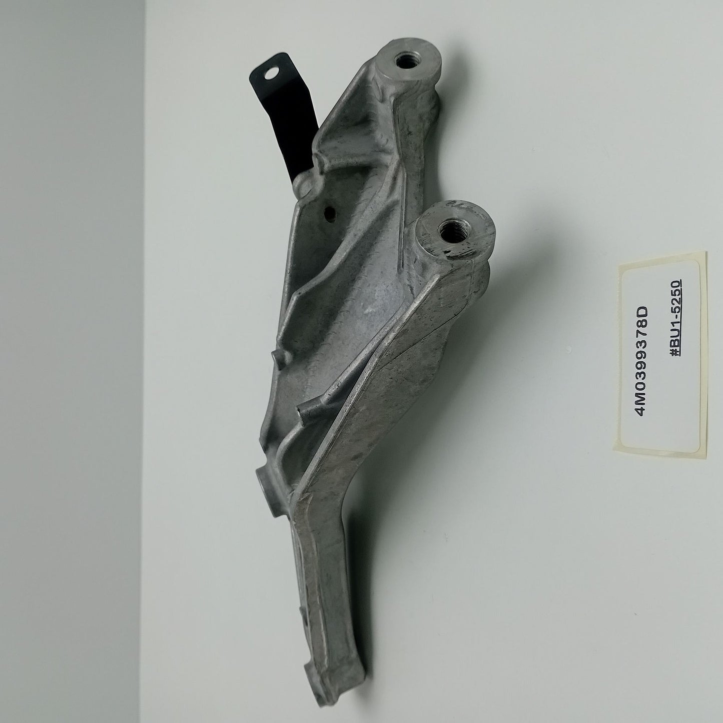 2015-2020 Bentley Bentayga Retaining Plate 4M0399378D
