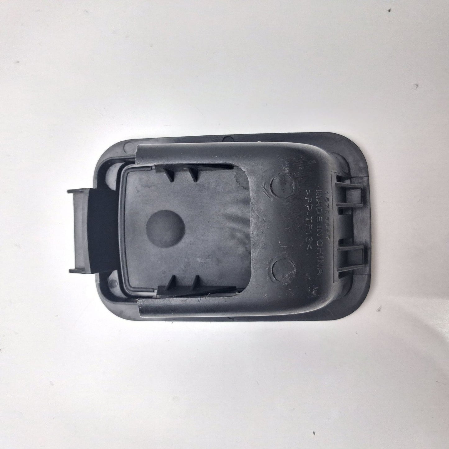 2014-2019 Cadillac ATS Rear Bumper Retainer Support Bracket 105089474