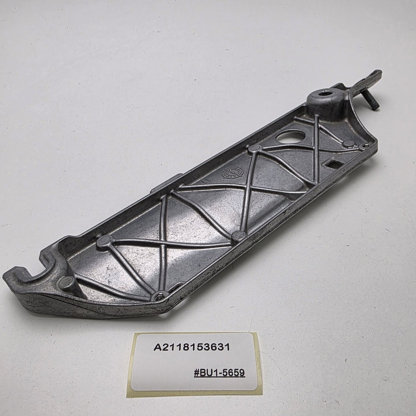 2003-2009 Mercedes-Benz E320 Rear Right Side Grab Handle Bracket A2118153631
