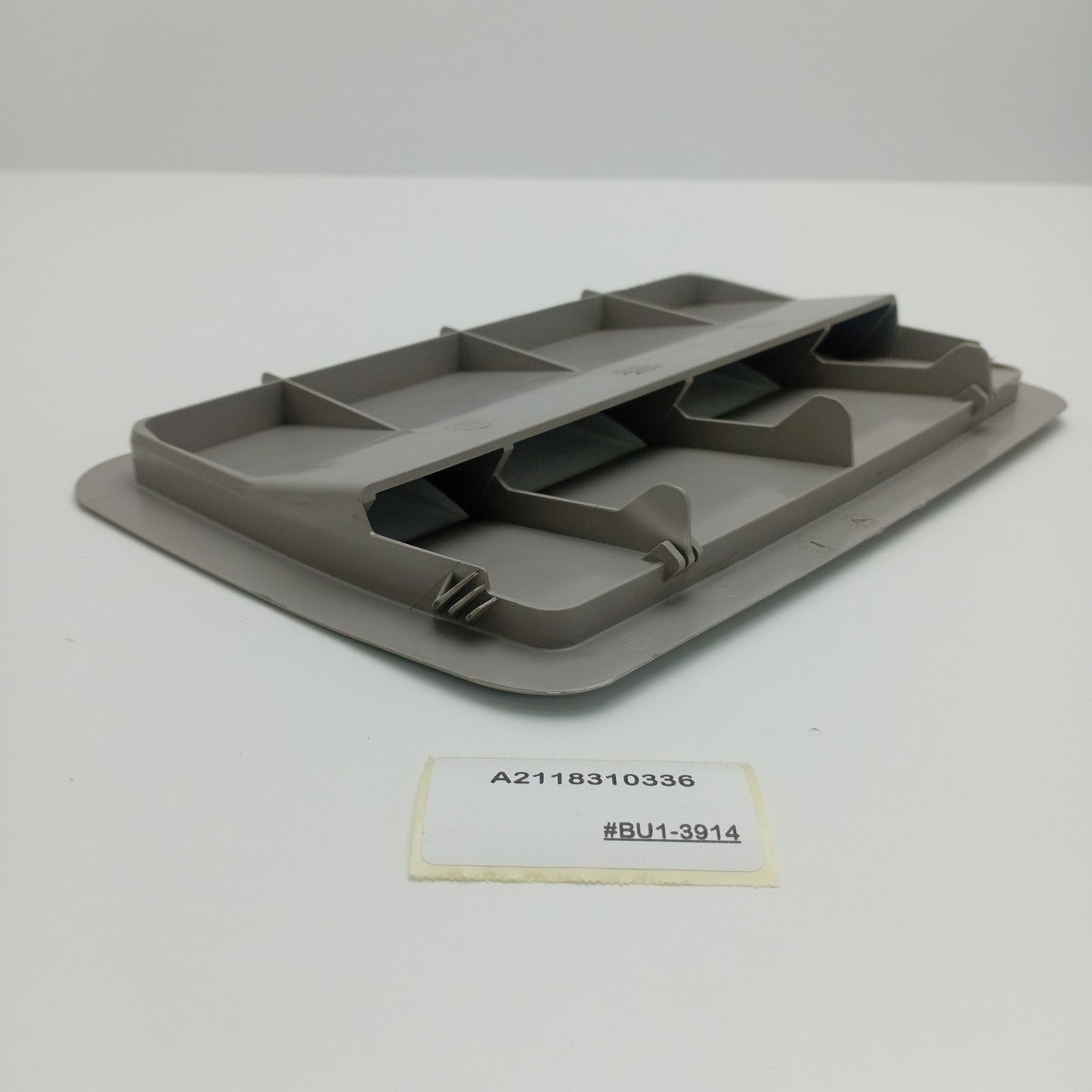 2003-2006 Mercedes-Benz CLS55 REAR AIR VENT BAFFLE FLOOR TRIM A2118310336