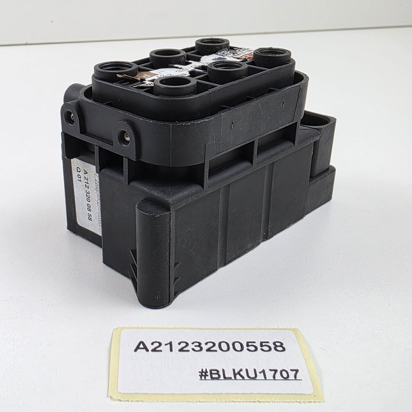 2009-2016 Mercedes-Benz E-Klasse S212 Air Suspension Leveling Valve A2123200558