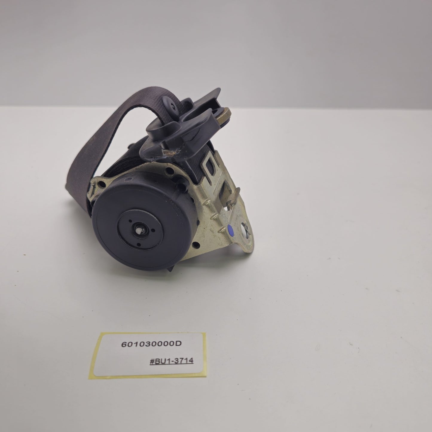 2006-2015 MINI Cooper Rear Right Side Safety Seat Belt Mechanism 601030000D