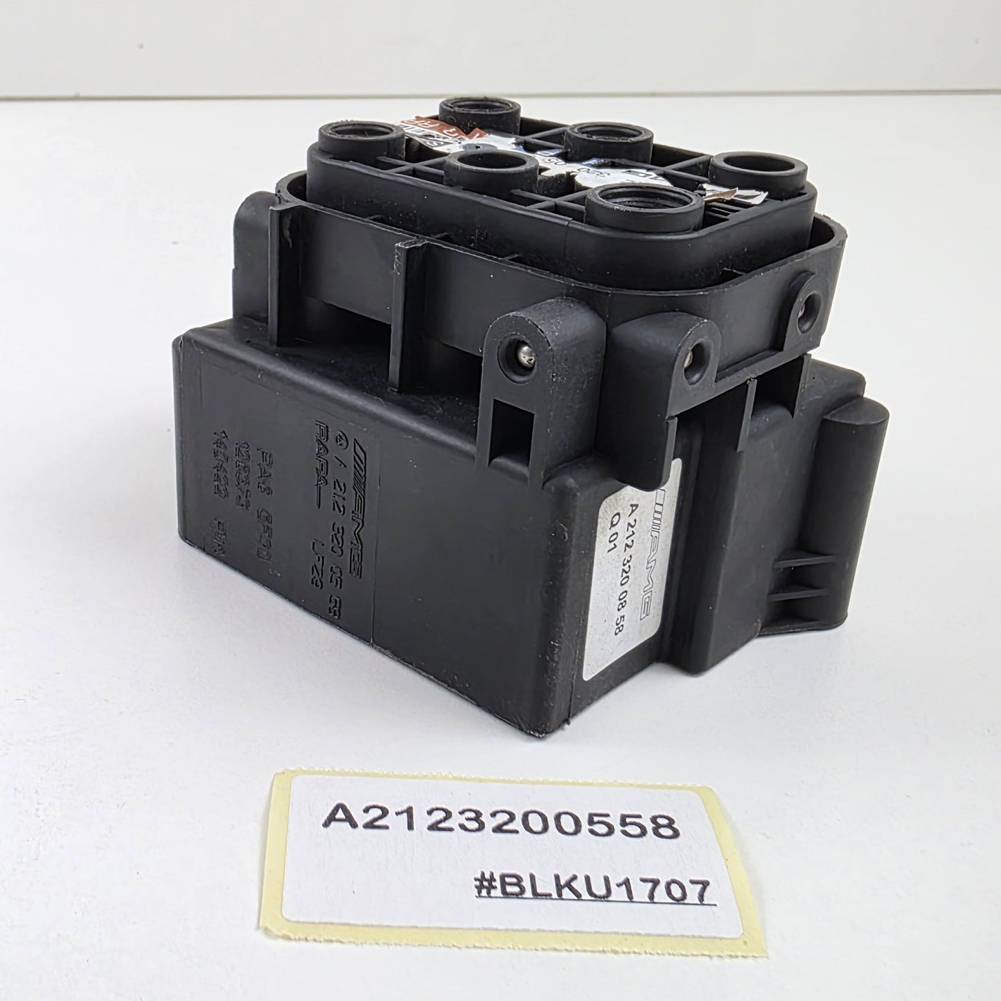 2009-2016 Mercedes-Benz E-Klasse S212 Air Suspension Leveling Valve A2123200558