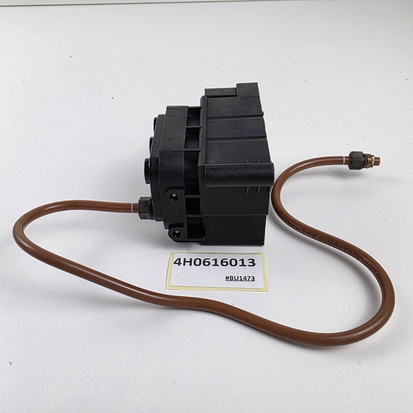 2012-2018 Audi A7 Air Suspension Valve Block 4H0616013